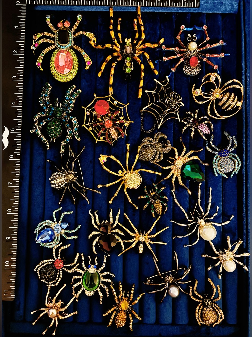 Lot of 25 Spider Brooch Pins Crystal Rhinestone Pearl Halloween Insect Jewelry